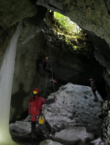 Spéléorando (Caving) in the Porte Cochère-Tanne du Névé