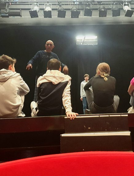 Ados en scène : stage de théâtre